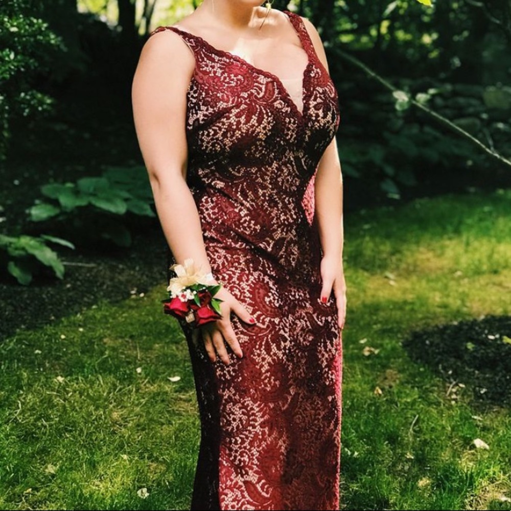 BURGUNDY PROM DRESS
